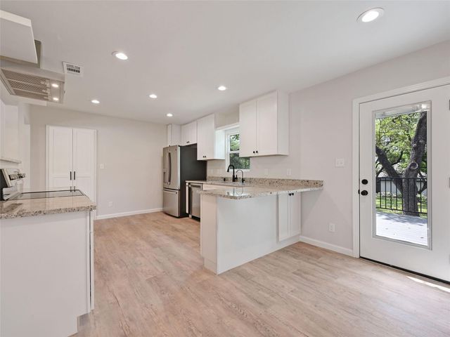 7611 Oak Hedge PL, Austin, TX 78745