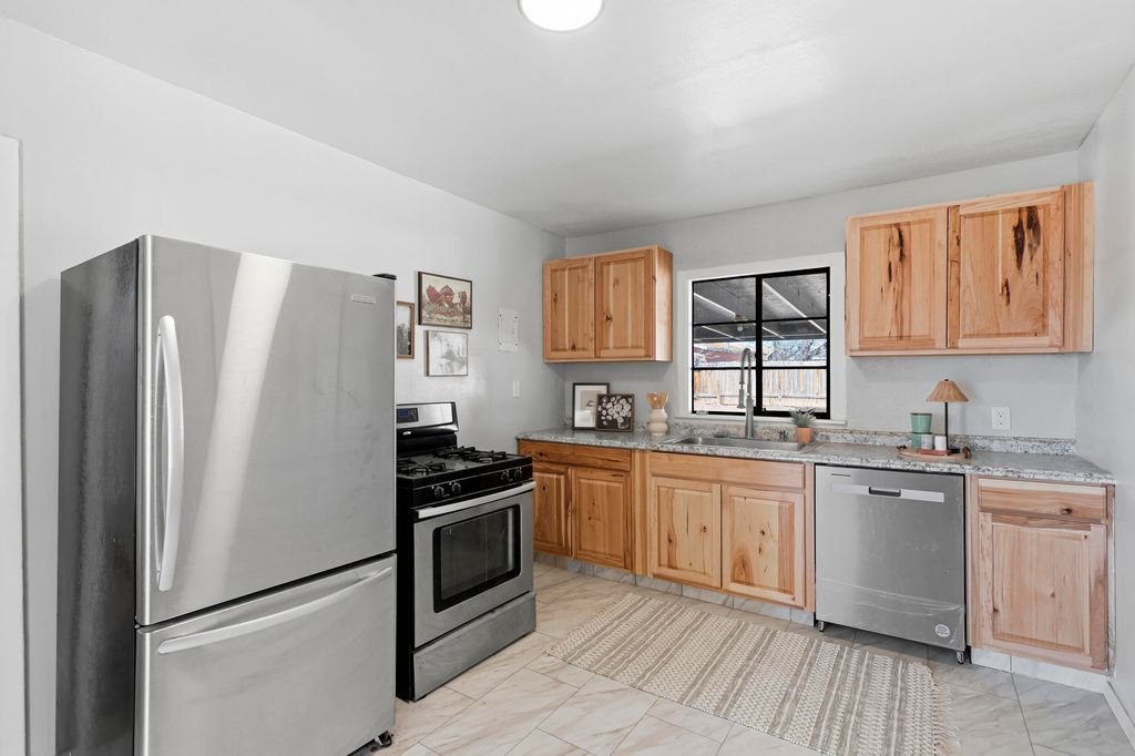 Image 10 of property listing at 2241 Wilbur Avenue SW, Albuquerque, NM 87105