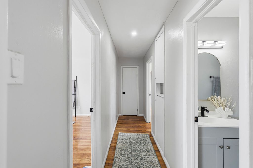 Image 11 of property listing at 2241 Wilbur Avenue SW, Albuquerque, NM 87105