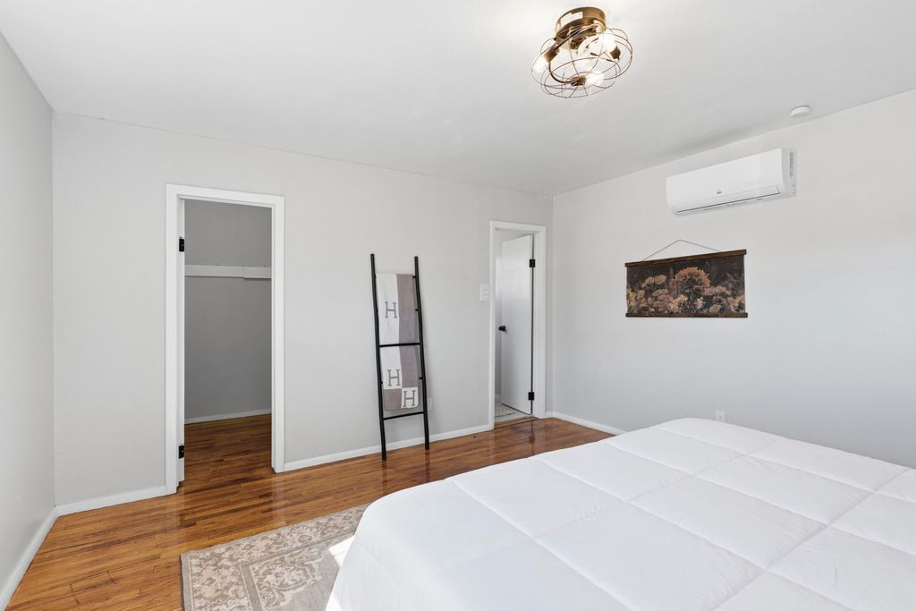 Image 14 of property listing at 2241 Wilbur Avenue SW, Albuquerque, NM 87105