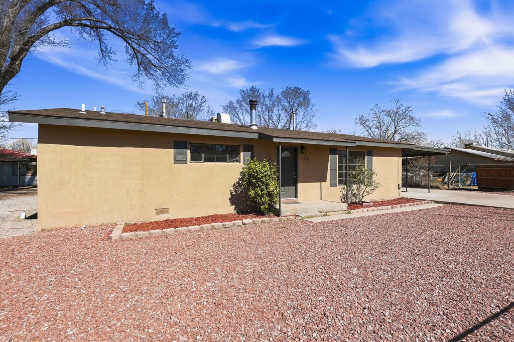 Image 3 of property listing at 2241 Wilbur Avenue SW, Albuquerque, NM 87105