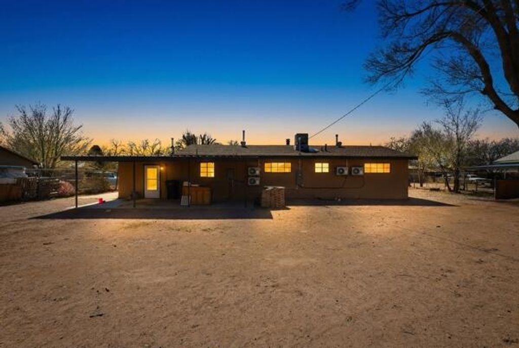 Image 30 of property listing at 2241 Wilbur Avenue SW, Albuquerque, NM 87105