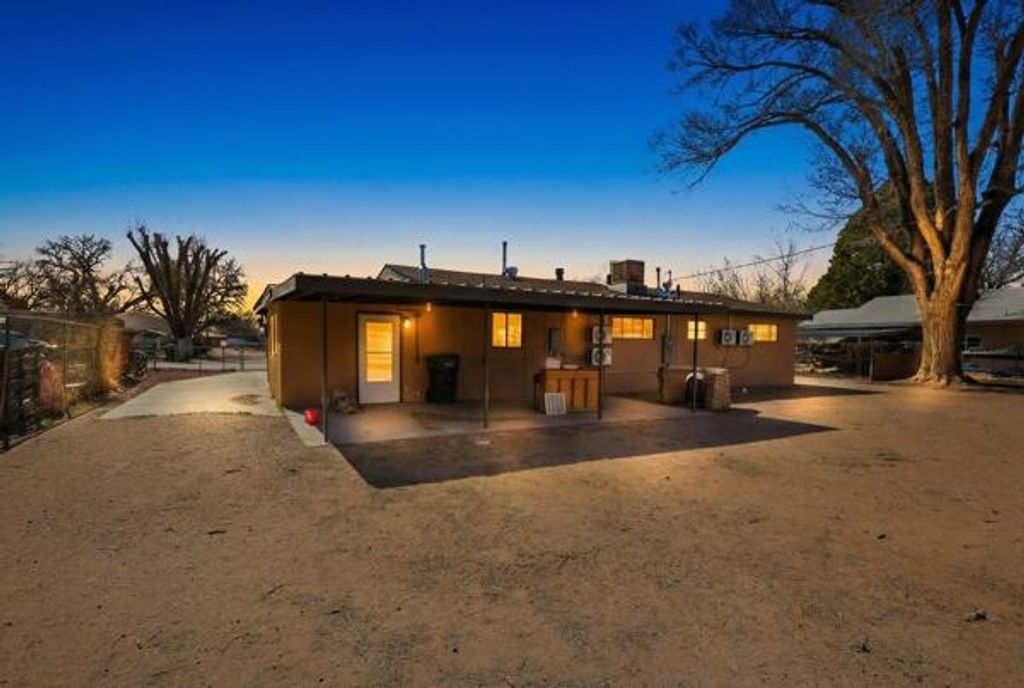 Image 31 of property listing at 2241 Wilbur Avenue SW, Albuquerque, NM 87105