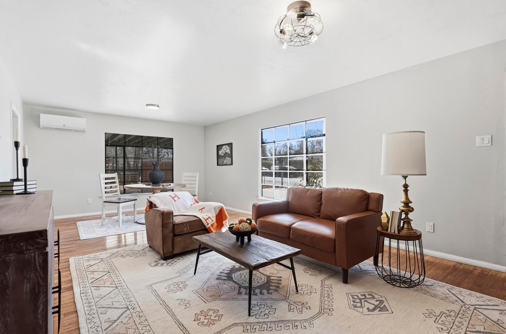 Image 7 of property listing at 2241 Wilbur Avenue SW, Albuquerque, NM 87105