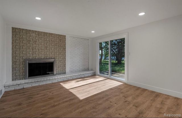 8965 Van Gordon Street, White Lake, MI 48386