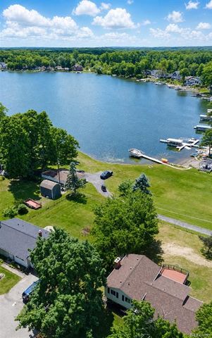 8965 Van Gordon Street, White Lake, MI 48386