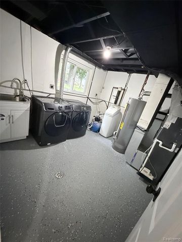 8965 Van Gordon Street, White Lake, MI 48386
