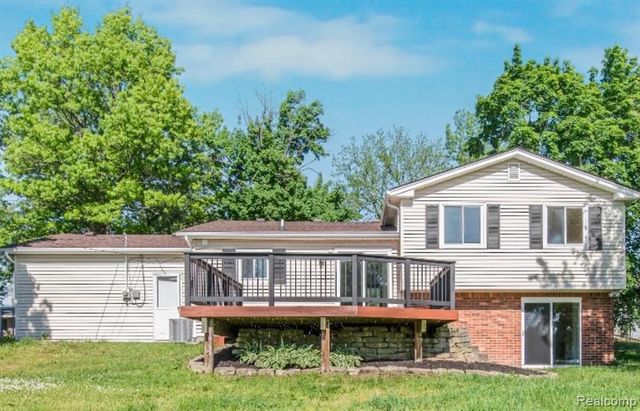 8965 Van Gordon Street, White Lake, MI 48386