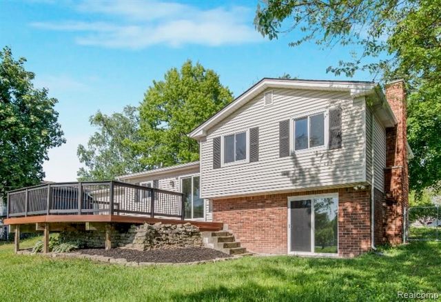 8965 Van Gordon Street, White Lake, MI 48386