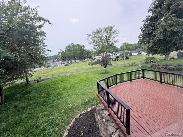 8965 Van Gordon Street, White Lake, MI 48386