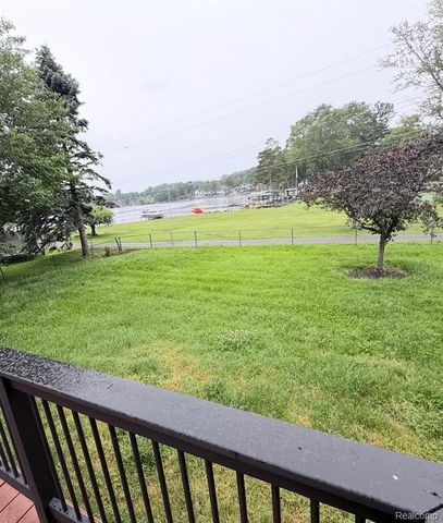 8965 Van Gordon Street, White Lake, MI 48386
