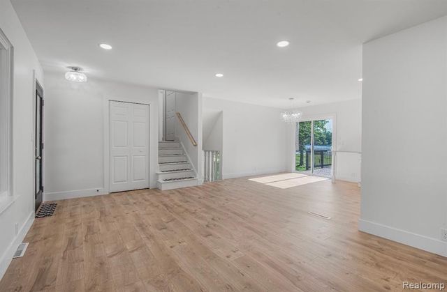 8965 Van Gordon Street, White Lake, MI 48386