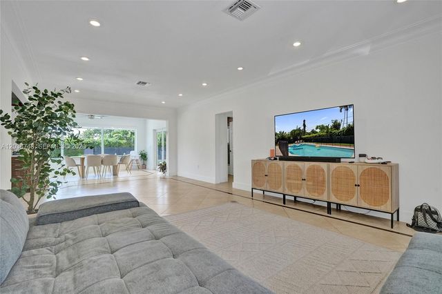2025 Alamanda Dr, North Miami, FL 33181