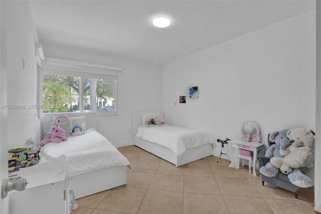 2025 Alamanda Dr, North Miami, FL 33181