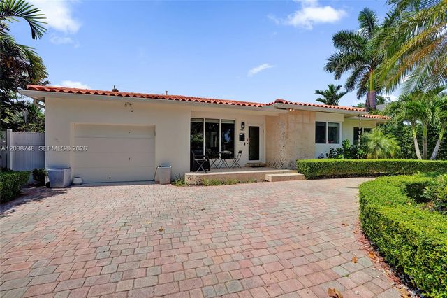 2025 Alamanda Dr, North Miami, FL 33181