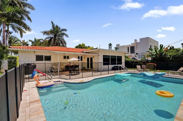2025 Alamanda Dr, North Miami, FL 33181