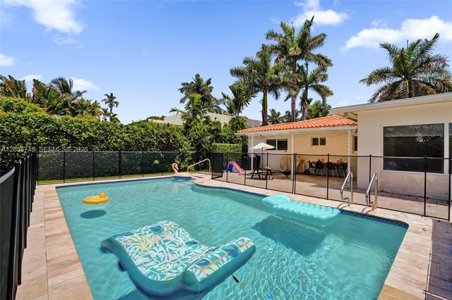 2025 Alamanda Dr, North Miami, FL 33181