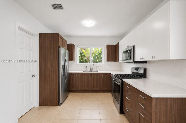 2025 Alamanda Dr, North Miami, FL 33181