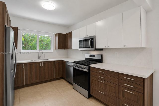2025 Alamanda Dr, North Miami, FL 33181