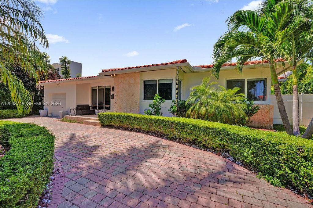 2025 Alamanda Dr, North Miami, FL 33181