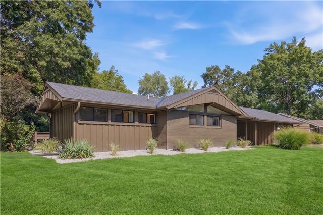 7725 Lamar Avenue, Prairie Village, KS 66208