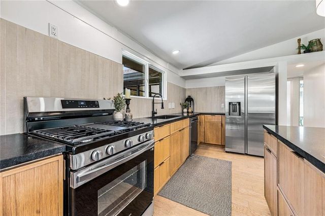 7725 Lamar Avenue, Prairie Village, KS 66208
