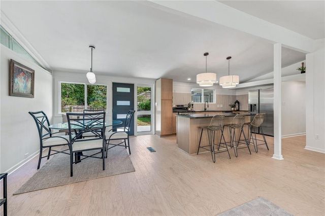 7725 Lamar Avenue, Prairie Village, KS 66208
