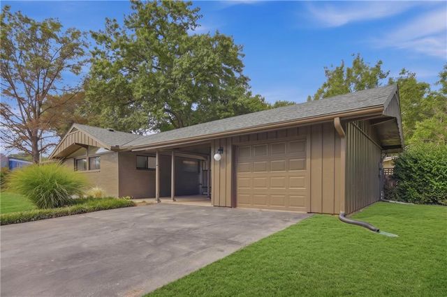 7725 Lamar Avenue, Prairie Village, KS 66208