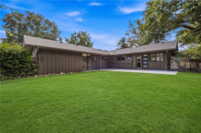 7725 Lamar Avenue, Prairie Village, KS 66208