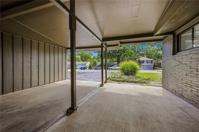7725 Lamar Avenue, Prairie Village, KS 66208