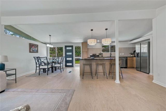 7725 Lamar Avenue, Prairie Village, KS 66208