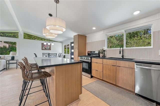 7725 Lamar Avenue, Prairie Village, KS 66208