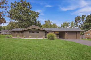 7725 Lamar Avenue, Prairie Village, KS 66208