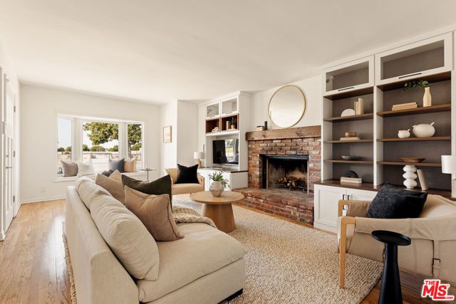 8044 Cowan Avenue, Los Angeles, CA 90045