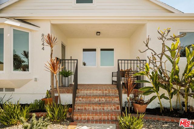 8044 Cowan Avenue, Los Angeles, CA 90045
