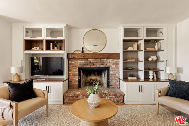 8044 Cowan Avenue, Los Angeles, CA 90045