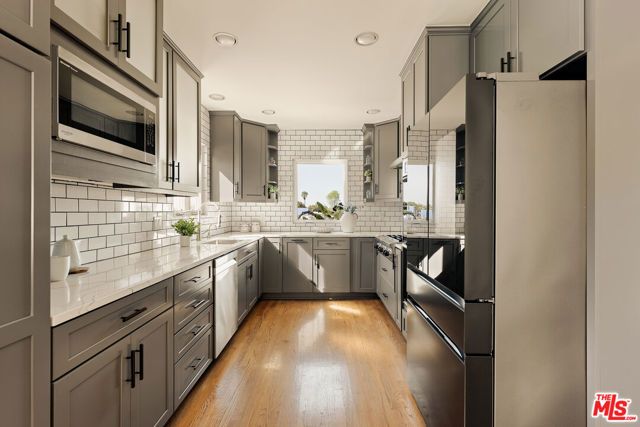 8044 Cowan Avenue, Los Angeles, CA 90045