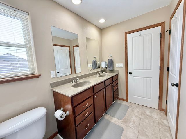 785 Yorkshire Street, North Liberty, IA 52317