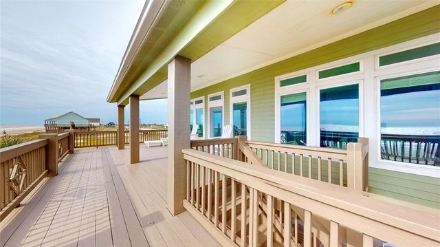 997 Austin Street, Gilchrist, TX 77617