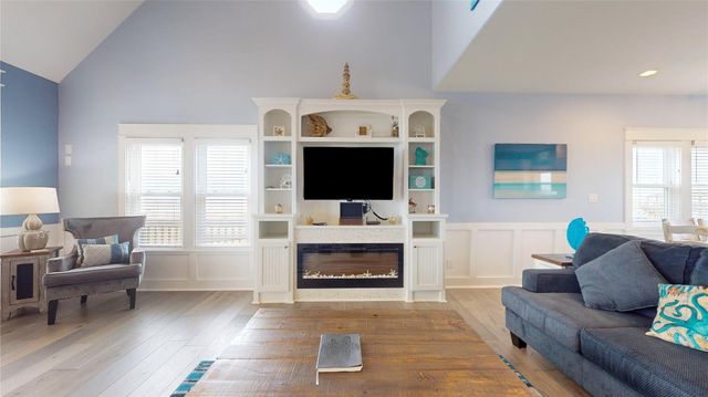997 Austin Street, Gilchrist, TX 77617