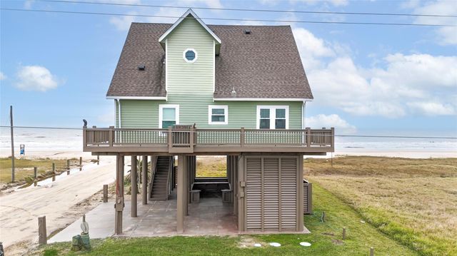 997 Austin Street, Gilchrist, TX 77617