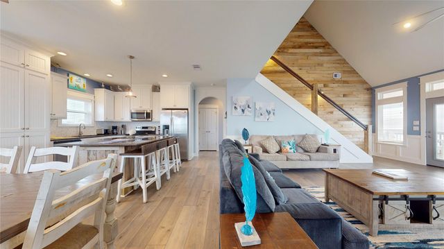 997 Austin Street, Gilchrist, TX 77617