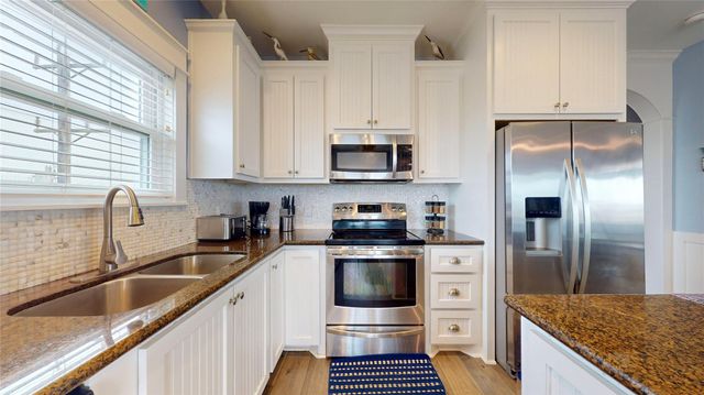 997 Austin Street, Gilchrist, TX 77617