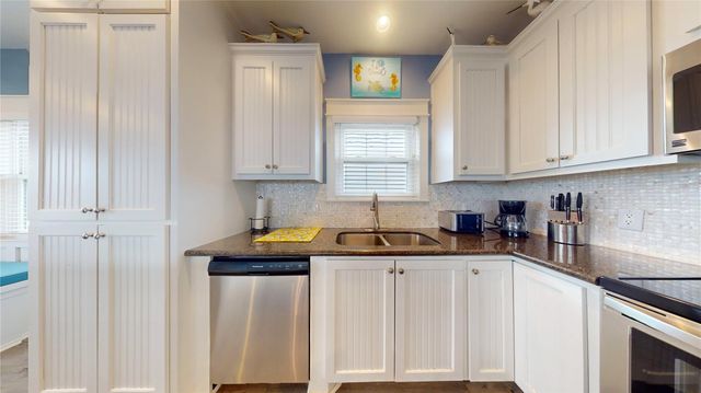 997 Austin Street, Gilchrist, TX 77617