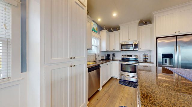 997 Austin Street, Gilchrist, TX 77617
