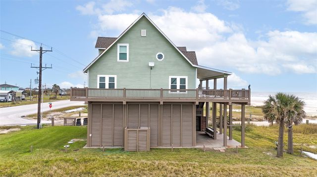 997 Austin Street, Gilchrist, TX 77617