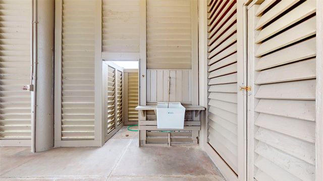 997 Austin Street, Gilchrist, TX 77617
