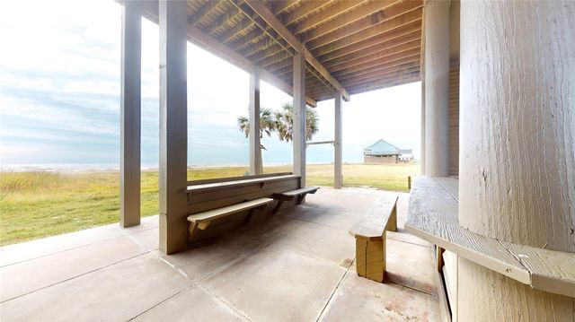 997 Austin Street, Gilchrist, TX 77617