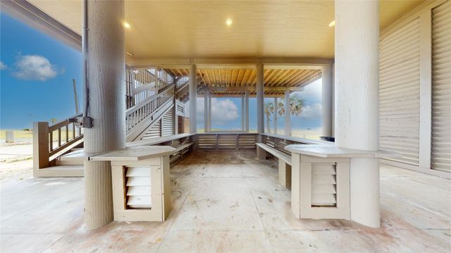 997 Austin Street, Gilchrist, TX 77617