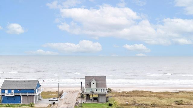 997 Austin Street, Gilchrist, TX 77617
